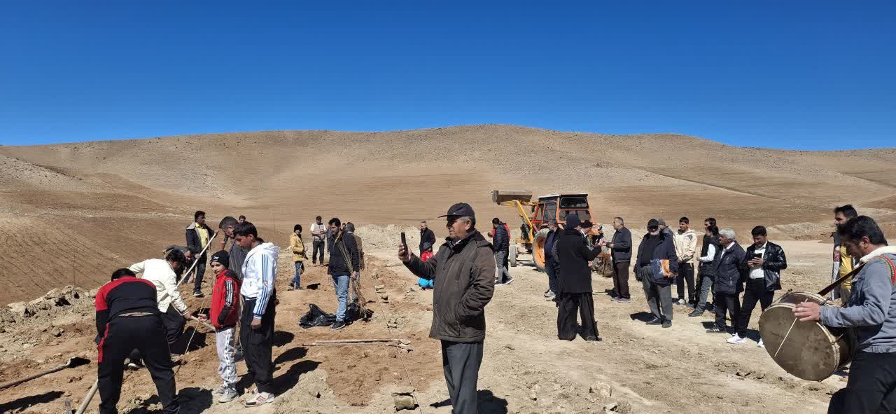 برنامه روز درختکاری در روستای وانان